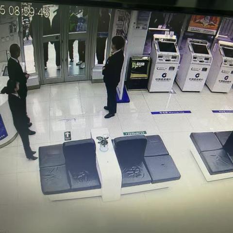 平凉崆峒支行周服务自查
