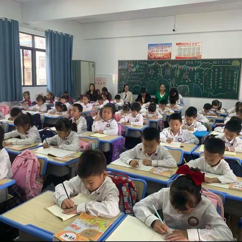 思茅第三小学一年级243班课堂常规展示！