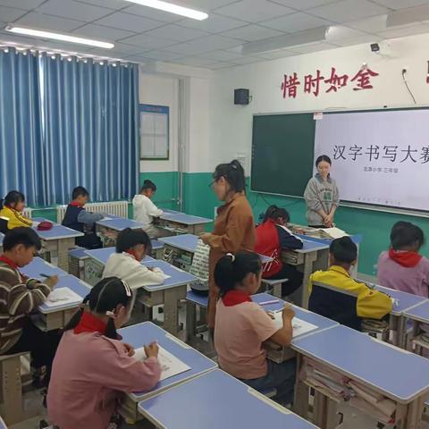 龙潭小学开展“书写规范汉字”比赛活动