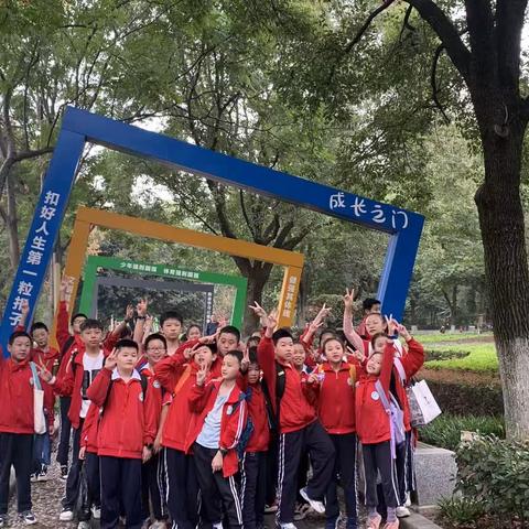 拥抱自然，乐享秋天——南湖小学185班秋游主题活动