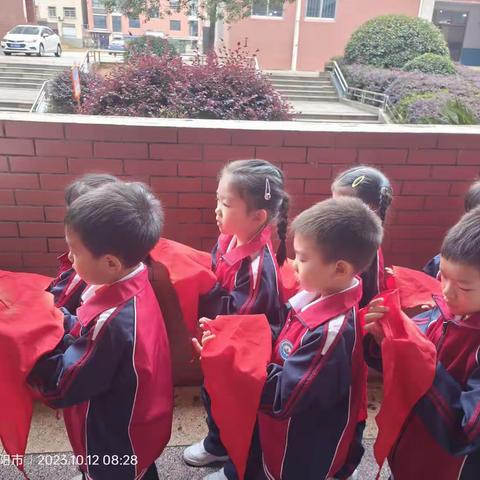 明德小学2304班“我与祖国共成长.争做新时代好队员 ”新队员入队仪式