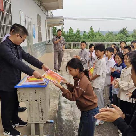 不负光阴，砥砺前行 ——大冲中学召开秋季学期第一次月考表彰总结大会