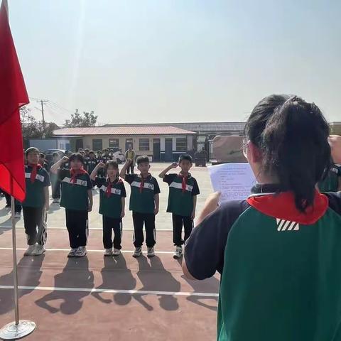 “学习二十大  争做好队员”——同阁小学少先队员入队仪式