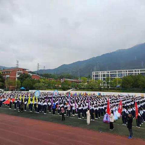 挥洒运动汗水 体会体育精神----景宁民族中学第三十一届田径运动会第十三届民族体育运动会807班睿智中队