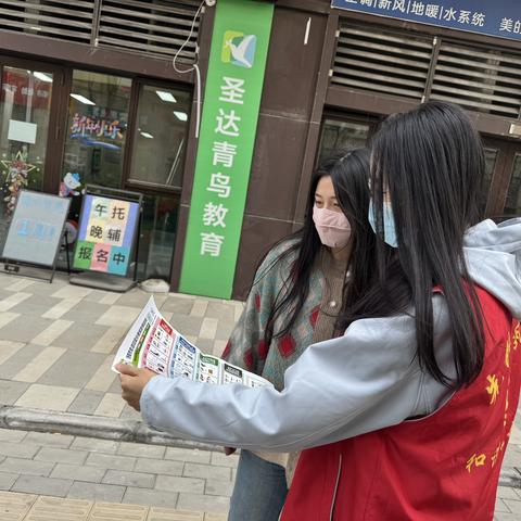 王舍人街道管鲍大街社区筹备组开展垃圾分类宣传活动