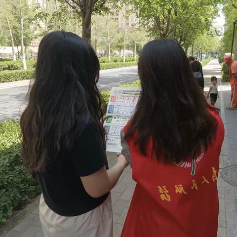 王舍人街道管鲍大街社区筹备组开展垃圾分类宣传活动