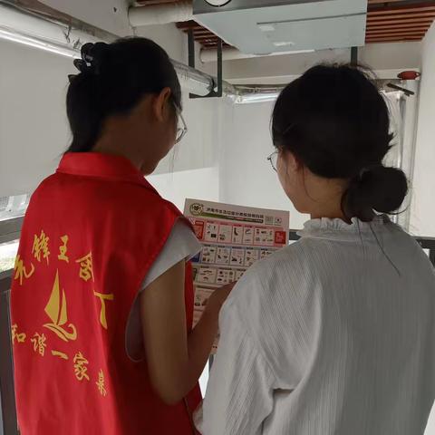 王舍人街道管鲍大街社区筹备组开展垃圾分类宣传活动