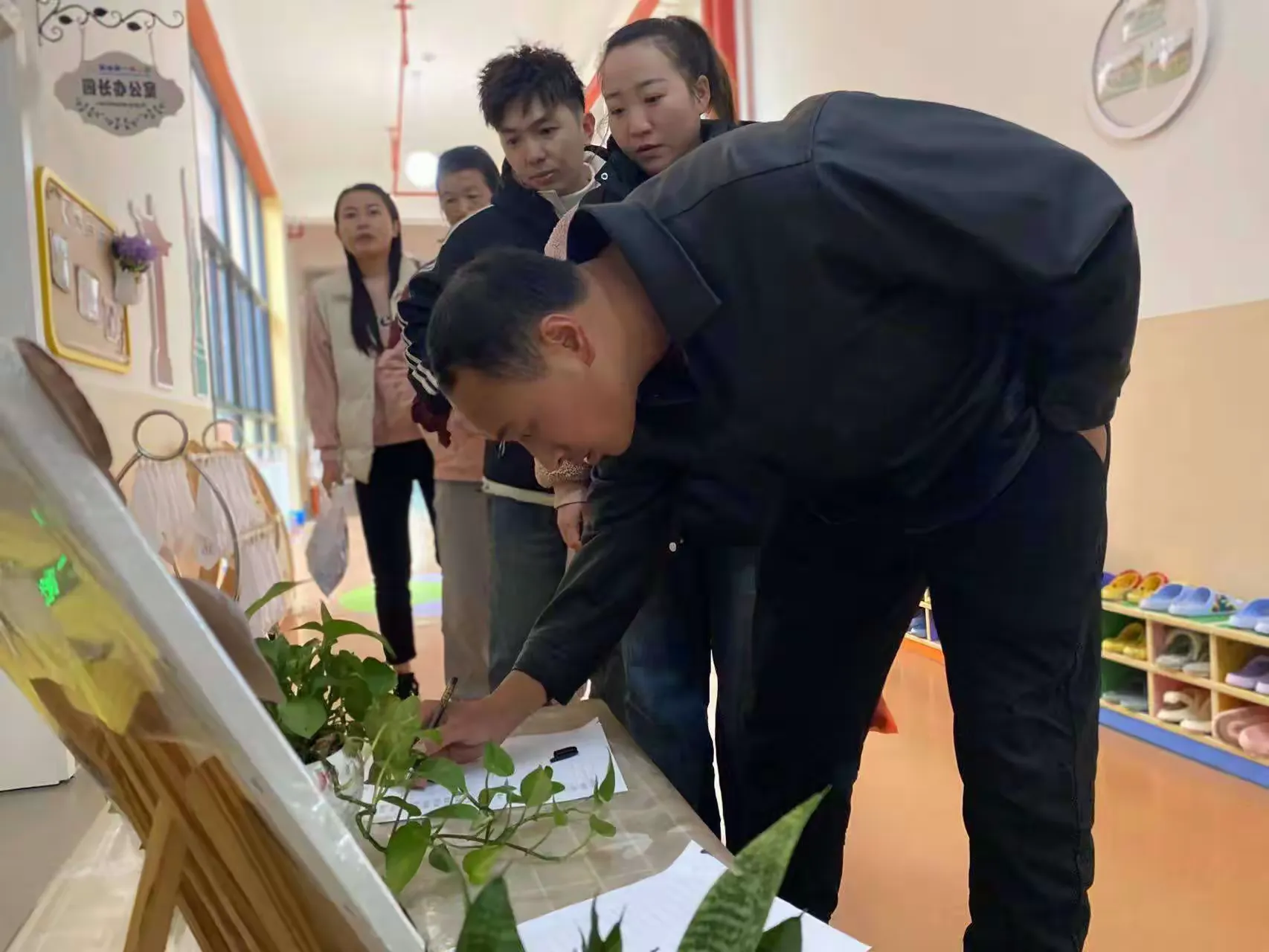 简篇-爱与陪伴,见证成长,匡远第一幼儿园小三班家长半日开放活动。