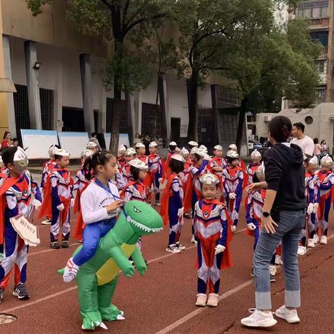 活力绽放  乐享运动-------记长沙市桂花树第二小学2302班第一次运动会