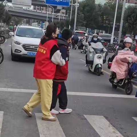 “用心护学，为爱站岗”——友谊大街小学19级11班执勤日