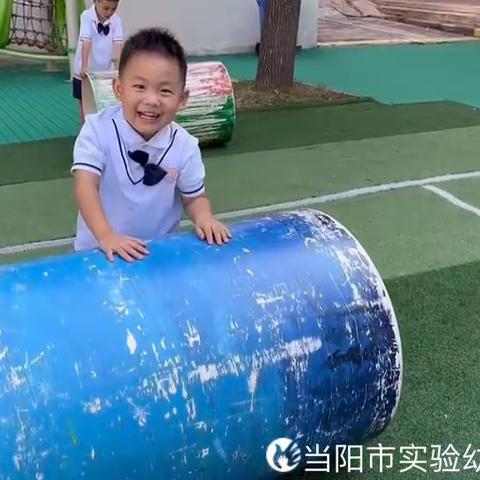 当阳市实验幼儿园机关园中二班期末成长汇报———向阳花开，精彩绽放