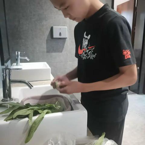龙游县第三中学七（2）班祝浩阳劳动实践美食《家宴》三菜一汤