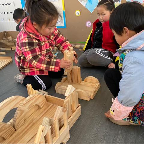 鱼邱湖街道中心幼儿园大三班 室内建构区观察记录