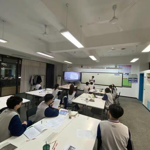 领航高二年级成梦五班校园劳动岗位实践活动课程。