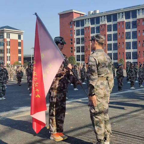 博雅学子风姿飒飒，国防教育正当时——2304