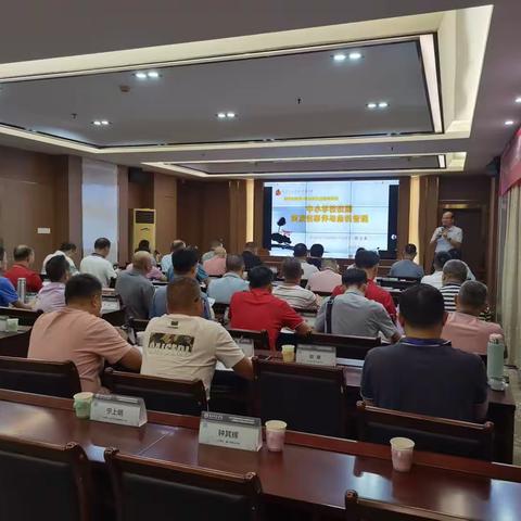 专家引领促成长，教育管理德为先。