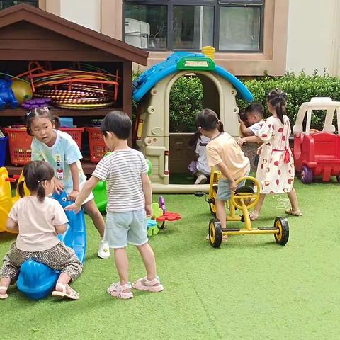 四季康城第二幼儿园中班第三周户外篇