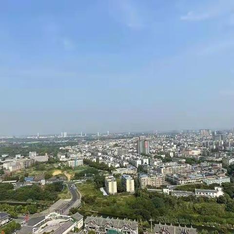 ⭐️降价30w！南湖别院顶跃，精装带花园，带负一楼车位，老证，实际面积160平，72.8w，产权86，看房方便v6472