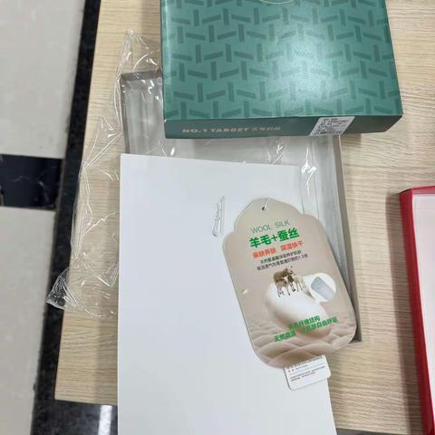 原有的包装材料都需要门店适当的留下来一些。后期退货我们必须要不影响供应商的二次销售。