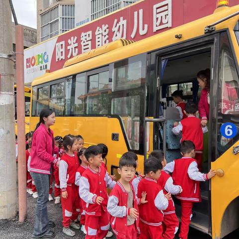 “九九重阳节，浓浓敬老情——阳光智能幼儿园重阳节敬老院之行