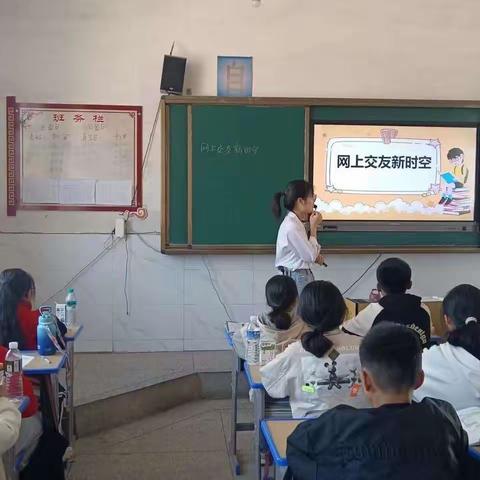 “教”学路漫漫，“研”途皆风景——记万年四中政史组新教师见面课