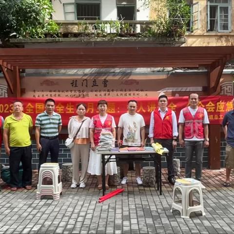 龙华区大同街道开展以“人人讲安全 个个会应急”为主题的安全生产月宣传咨询日活动