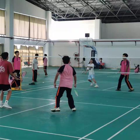 球未落地，万种可能——23平面大专班对战22电商大专班羽毛球赛