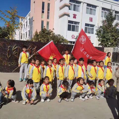 孝润童心，爱满重阳——泥沟镇中心小学开展重阳爱老敬老活动