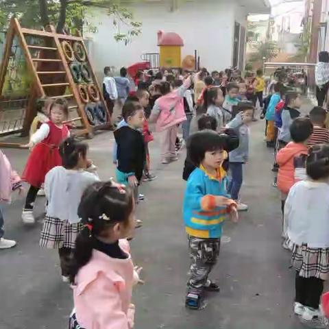 大桥镇罗江教学点附设幼儿园小班三月里的成长