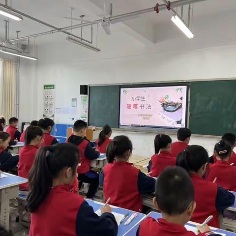 展纸挥毫，翰墨飘香 ——潍坊锦华学校“悦读乐写节”之书法比赛