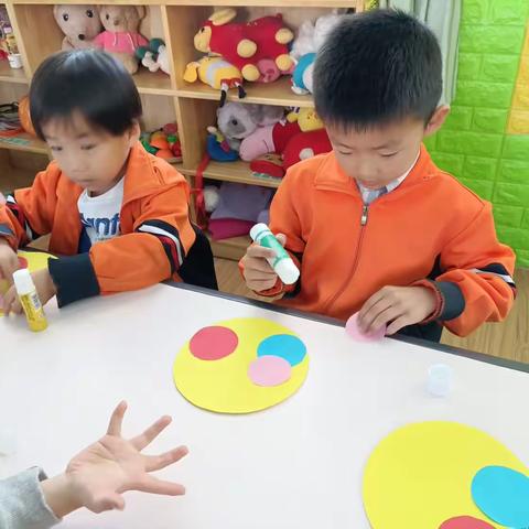 传统重阳节，幼儿园绽放新光彩——凯旋路幼儿园﻿大四班重阳节系列活动