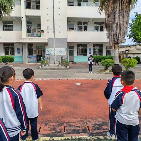 书香溢满校园 阅读伴我成长——内溪小学10月份两香校园活动纪实