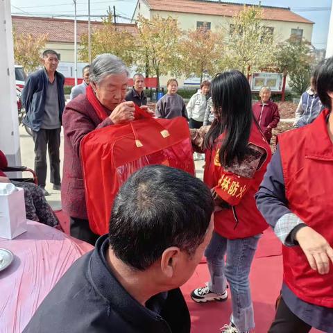 土脚村新时代文明实践站——暖心“志愿红” 守护最美“夕阳红