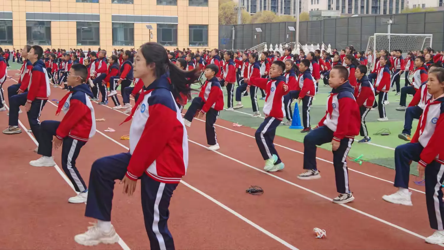 简篇-育苗逐光 研课赋能 ——陶园小学体育大课间展示及青年教师同课异构活动