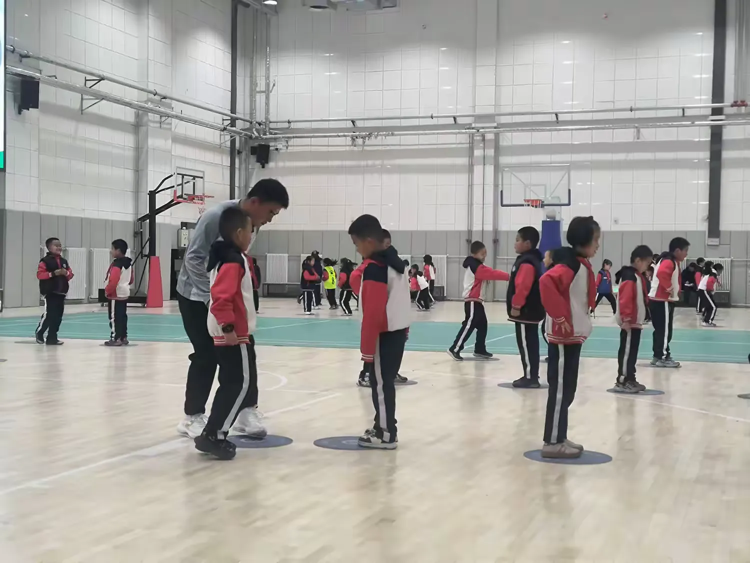 简篇-育苗逐光 研课赋能 ——陶园小学体育大课间展示及青年教师同课异构活动