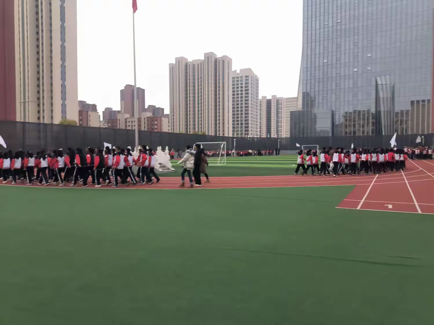 简篇-育苗逐光 研课赋能 ——陶园小学体育大课间展示及青年教师同课异构活动