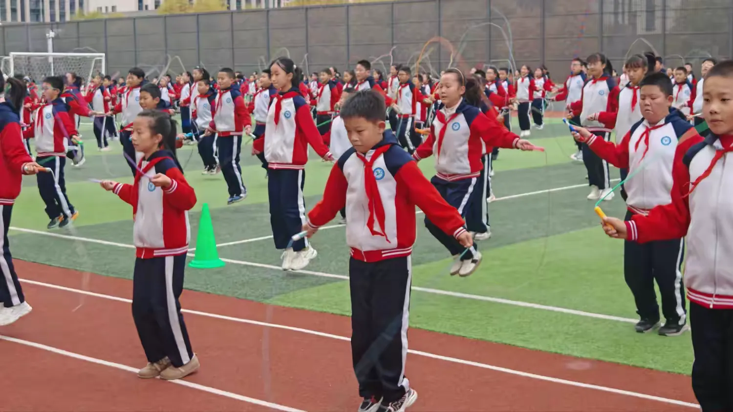 简篇-育苗逐光 研课赋能 ——陶园小学体育大课间展示及青年教师同课异构活动