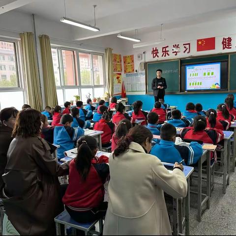 同课异构展风采 携手并进促成长——记和政县西关小学二年级组数学“同课异构”活动