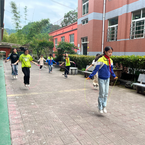 快乐学习 跳出精彩———佐龙小学跳绳社团