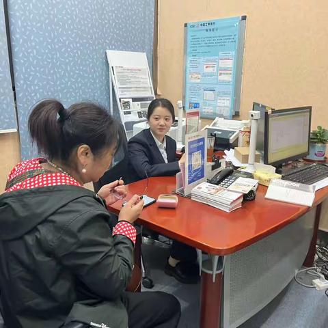 【扬尊老中华之风，护老人合法权益】          ——工行太湖支行积极开展重阳节敬老爱老活动