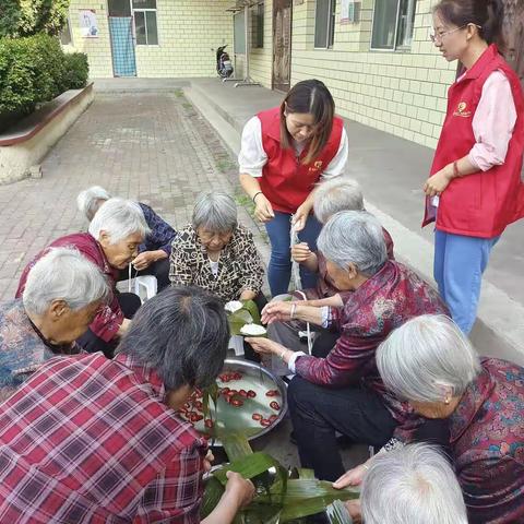 洪水社工站“甜粽龙舟扬传统，艾香端午邻里暖”--端午节系列趣味活动