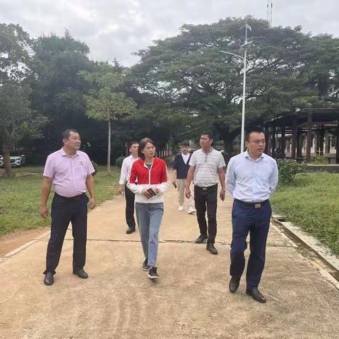 【以检促规范 以规促成长】   县领导和教育局领导深入 大岭学校开展调研指导工作