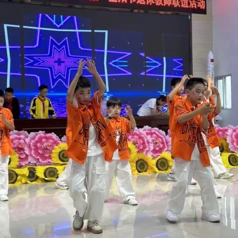 奋楫扬帆，逐梦未来﻿——三（2）班罗皓蓝个人风采