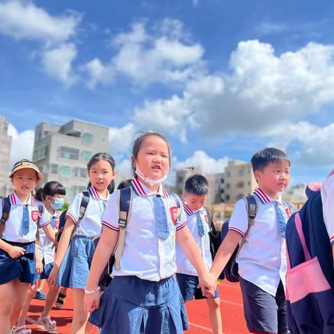 “走进小学，筑梦成长”——红海文化幼儿园毕业班参观小学活动