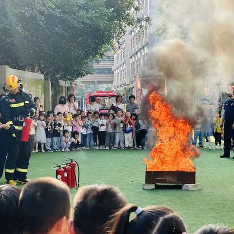 消防零距离，安全伴我行 ——花幼大三班