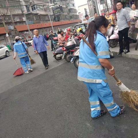 乐平京环全力以赴清洗保洁，营造干净整洁的考场环境