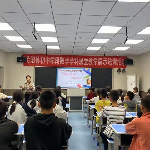 《如何让自己成为一个受欢迎的人》——记国家二级心理咨询师赵老师到葛溪中学开展平安江西建设心理健康大讲堂