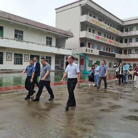 心系学生，爱满校园——霜降来临，校领导走访慰问红旗中学实习教师