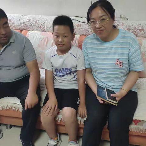 泰安市第一实验学校上高分校三年级三班家访活动～～家访是沟通的桥梁