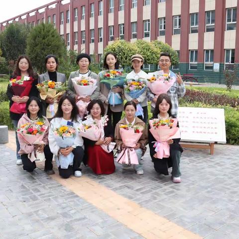 乘教研东风，吹教学前路，走育人新道